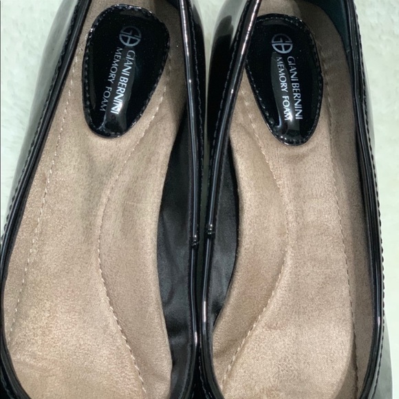 GIANI BERNINI MEMORY FOAM PATENT LEATHER WEDGE - Picture 5 of 6